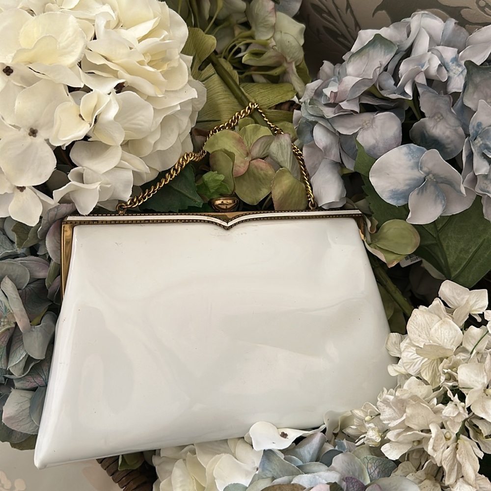 Vintage Saks, Fifth Avenue ladies white clutch - Picture 2 of 7